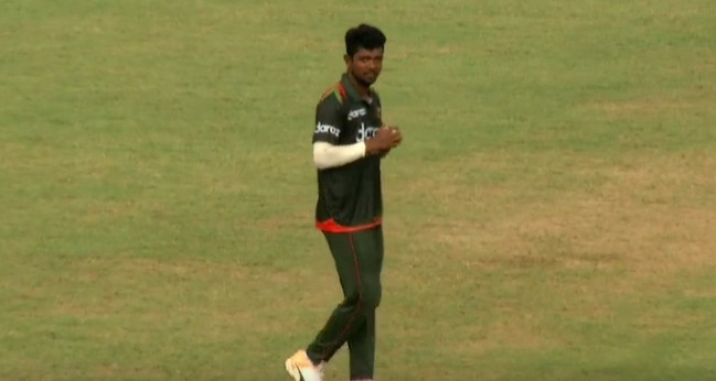 এশিয়া কাপ সেমি ফাইনাল : ৪ উইকেট নেই ভারতের