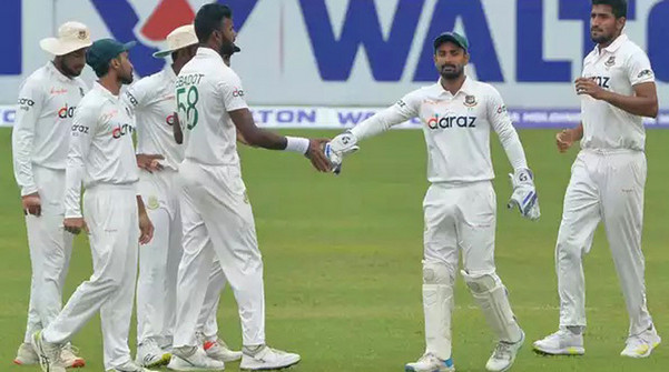 আউট, আউট, আউট: আবারও উইকেটের দেখা পেল টাইগাররা, দেখেনিন সর্বশেষ স্কোর