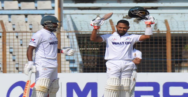 ব্রেকিং নিউজ: ২৭ চার ও ৩ ছক্কায় ডাবল সেঞ্চুরি করলেন মিঠুন