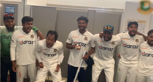 ড্রেসিংরুমে ম্যাচ জয়ের পর গান গায়লো টাইগাররা মূহুর্তেই (ভিডিও ভাইরাল)