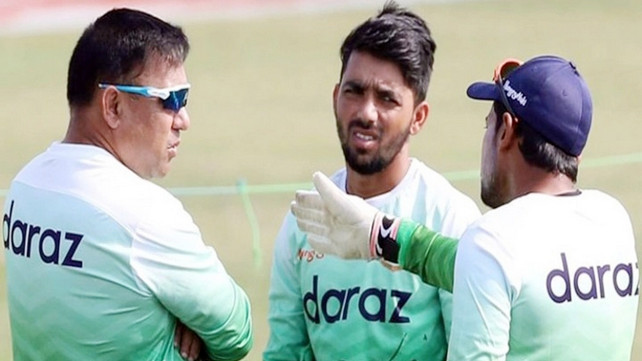ইতিহাসগড়া টেস্ট জয়ে দুজনকে আলাদা ভাবে কৃতিত্ব দিলেন মুমিনুল