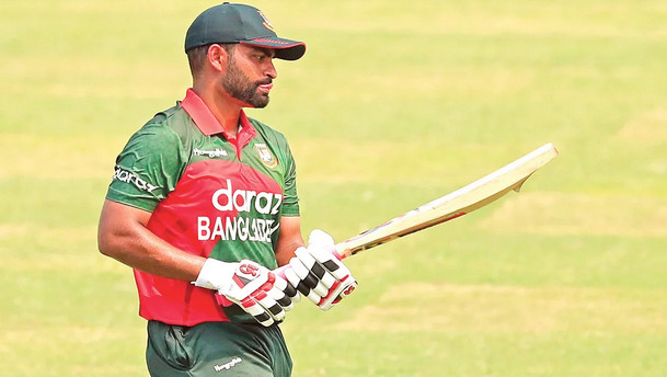 চার ছক্কার ঝড়ে বিপিএলের ফিফটি হাকিয়ে ফিরে গেলেন তামিম