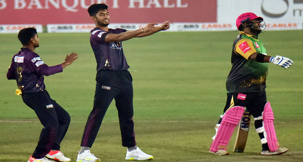 অবিশ্বাস্য ভাবে শেষ হলো ঢাকা বনাম চট্টগ্রামের মধ্যকার ম্যাচ, দেখেনিন ফলাফল