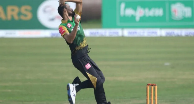 বিপিএল: দীর্ঘ ৪০২ দিন পর মাঠে নেমে বাজিমাত করলেন মাশরাফি