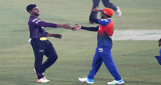 হাড্ডাহাড্ডি লড়াইয়ে শেষ হলো চট্টগ্রাম ও খুলনার ম্যাচ