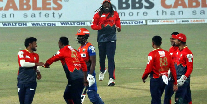 শেষ ওভারের নাঠকীয়তাই সাকিবদের কাছে হারলো খুলনা