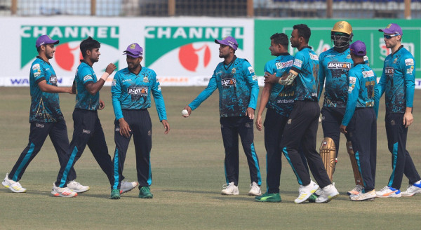 শেষ হলো টস, হাড্ডাহাড্ডি লড়াইয়ে মুখোমুখি কুমিল্লা বনাম চট্টগ্রাম
