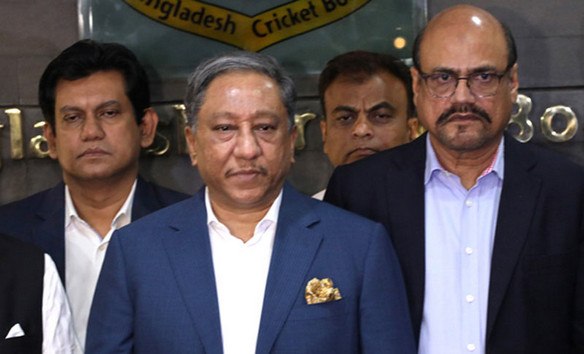 ব্রেকিং নিউজ: কোচের বিরুদ্ধে ঘুষ নেয়ার অভিযোগ তদন্তে নেমেছে বিসিবি
