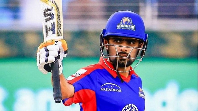 ব্যাটিং বা বোলিং ছাড়াই পিএসএলে অবিশ্বাস্য রেকর্ড গড়লেন বাবর আজম
