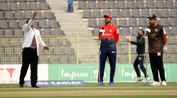 টিকে থাকার লড়াইয়ে টেবিল টপার বরিশালের বিপক্ষে টস জিতে ফিল্ডিংয়ে সিলেট, দেখেনিন একাদশ
