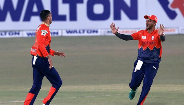 অবিশ্বাস্য রেকর্ড: সাকিবের হাতে উঠলো টানা চারে চার