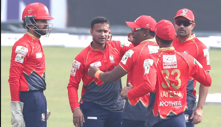আম্পায়ারকে ইশারা করে জরিমানা গুনলেন সোহান