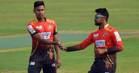 প্লে-অফ নিশ্চিতসহ পয়েন্ট টেবিলের শীর্ষে কুমিল্লা