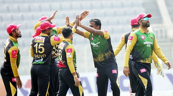 প্লে-অফের আশা হাওয়ায় ধুলছে ঢাকার, দেখেনিন বিপিএলের সর্বশেষ পয়েন্ট টেবিল