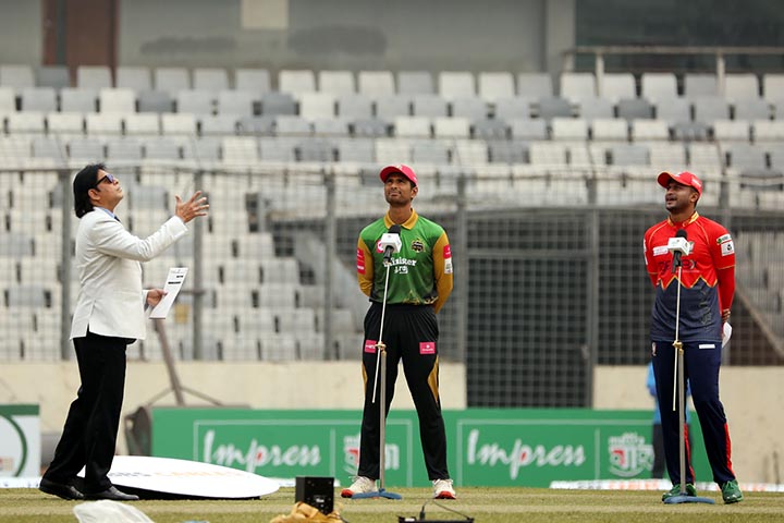 শেষ হলো ঢাকা ও বরিশাল ম্যাচের টস