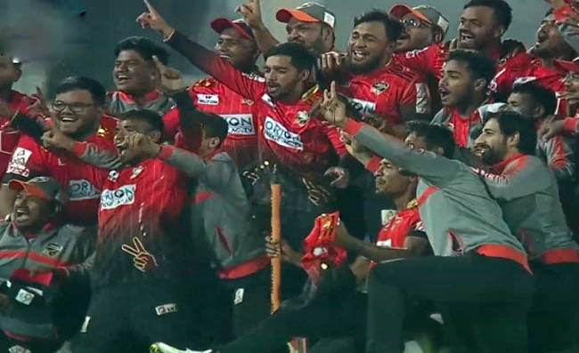ব্রেকিং নিউজ: চমক বিপিএলে এবারের আসরের সেরা ক্রিকেটারের নাম ঘোষণা