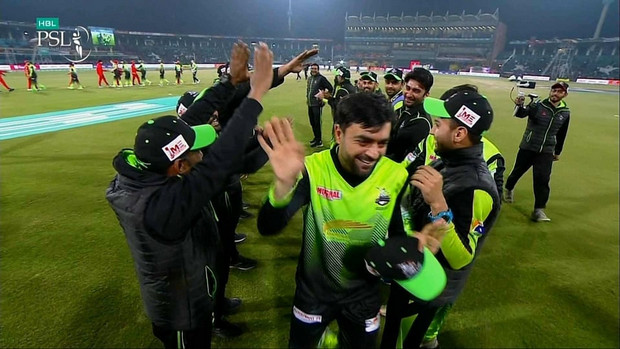 পিএসএলের বিদায়ী ম্যাচে অনন্য সম্মান পেলেন রশিদ খান
