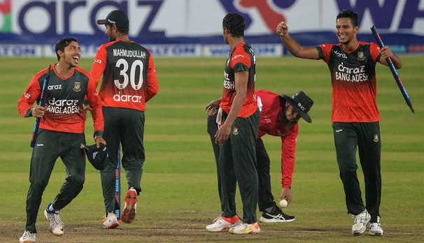‘আপনারা আমাদেরকে গালি দেবেন না’