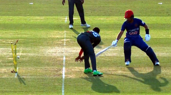 আম্পায়ার দিলেন আউট, সাকিব বললেন না