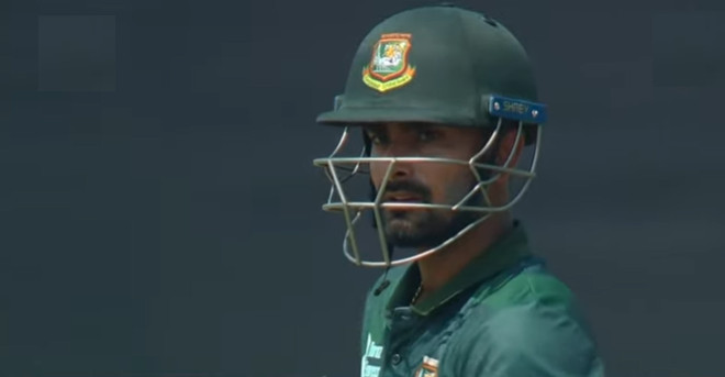 সেঞ্চুরি, সেঞ্চুরি, সেঞ্চুরি, দেখেনিন সর্বশেষ স্কোর