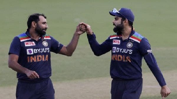 ধর্ম নিয়ে কটাক্ষ করায় উপযুক্ত জবাব দিলেন ভারতের তারকা পেসার শামি