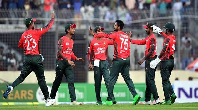 ক্রিকেটের রেকর্ড বই উল্টে পাল্টে দিয়ে নতুন ইতিহাস লিখলেন সাকিব