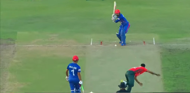 পরপর ৩ উইকেট তুলে নিলো বাংলাদেশ