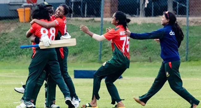 দিনের শুরুতে দেখেনিন টিভিতে আজকের খেলা