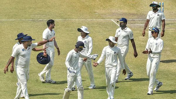 রেকর্ড বই চুরমার: অবিশ্বাস্য, টেস্টে ‘১০০৮’ রানের লিড