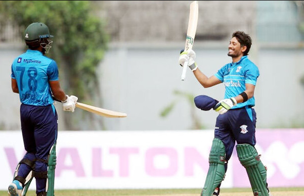 চার ছক্কার ফুলঝুড়ির পর অল্পের জন্য ডাবল সেঞ্চুরি করতে পারলেন না এনামুল হক বিজয়