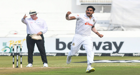 লাঞ্চ বিরতির আগে বাংলাদেশের বোলারদের দাপট