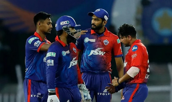 মুস্তাফিজের দুর্দান্ত বোলিংয়ে দিল্লির কাছে ৪৪ রানে হেরে পয়েন্ট টেবিল উল্টে পাল্টে দিলো কেকেআর