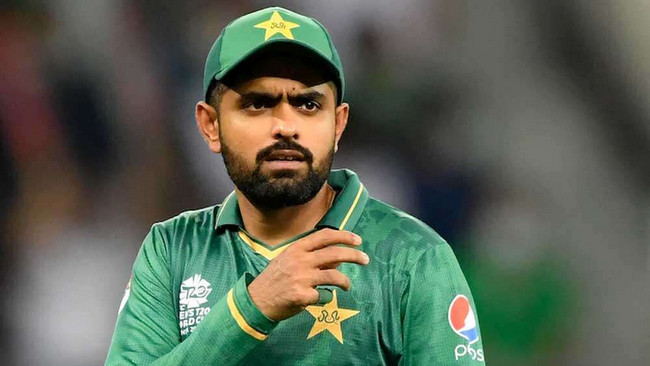 বাবরকে ব্র্যাডম্যান ও লারার তুলনা করে অবিশ্বাস্য মন্তব্য করলেন রশিদ