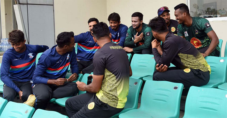 অবিশ্বাস্য কারনে বন্ধ ম্যাচ, আড্ডায় মশগুল সাকিবরা