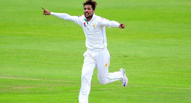 হুট করেই নতুন সুখবর দিলেন আমির