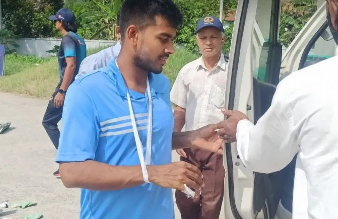 গুরুতর চোট নিয়ে মাঠ ছাড়লেন মুশফিক ও মিরাজ