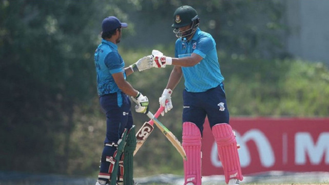 তামিম বিজয়ের রেকর্ড জুটি, ৩৫৫ রানের বিশাল টার্গে দিল প্রাইম ব্যাংক