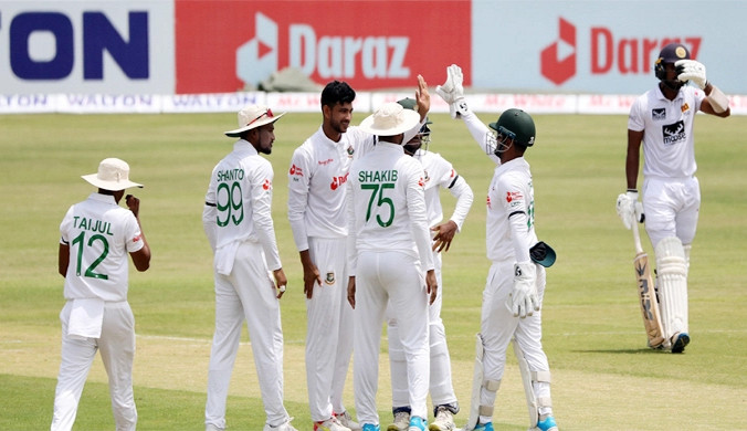 আউট, আউট, আউট, নাঈমের আরও ‘২’ শিকার, দেখেনিন সর্বশেষ স্কোর