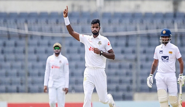 অবশেষে শুরু হলো খেলা