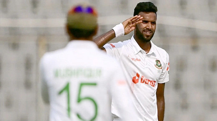 আউট, আউট, আউট, দেখেনিন সর্বশেষ স্কোর