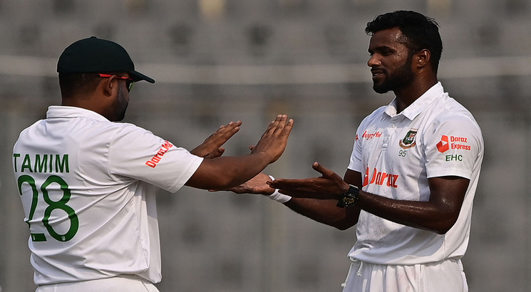 অবশেষে উইকেটের দেখা পেল বাংলাদেশ