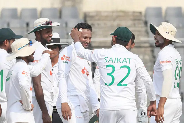 টেস্ট ইতিহাসের শীর্ষ দশ স্পিনারের তালিকায় সাকিব