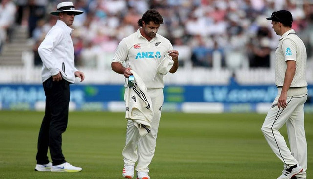 ডি গ্র্যান্ডহোমকে হারাল নিউ জিল্যান্ড