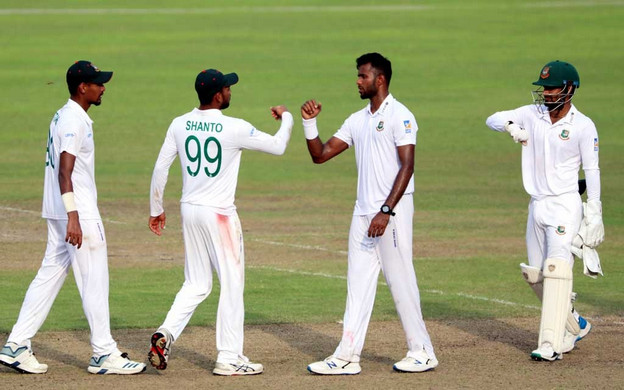 চন্দরপলের ছেলের অসাধারণ ব্যাটিংয়ের পর, ইবাদতের বোলিং ঝলক