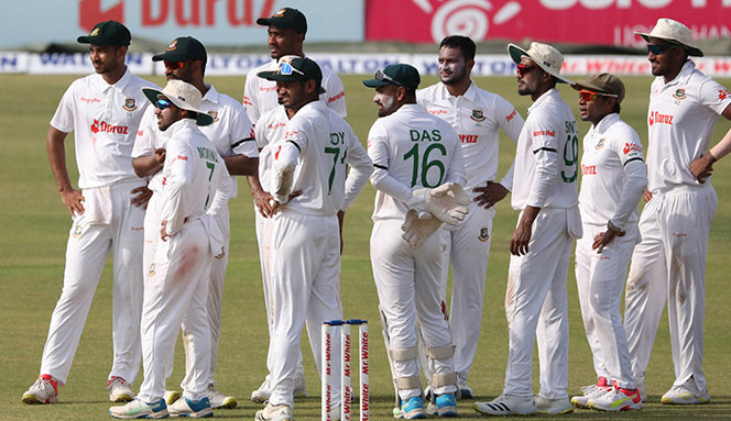 টেস্ট দল থেকে ছিটকে গেল এক টাইগার ক্রিকেটার