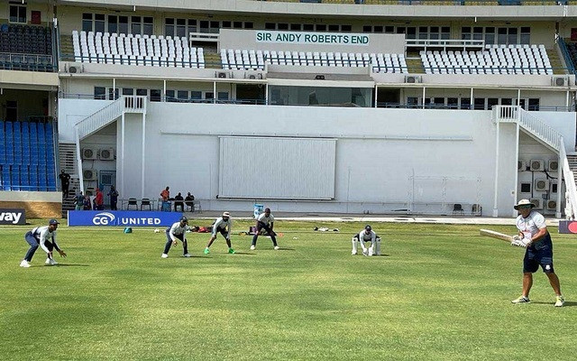 প্রথম টেস্টে তাকিয়ে ডমিঙ্গো