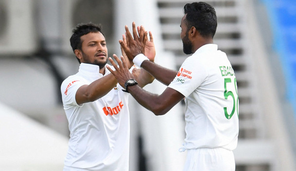 অবশেষে উইকেট দেখা পেল বাংলাদেশ, দেখেনিন সর্বশেষ স্কোর