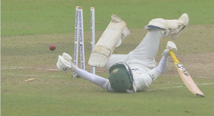 আবারও সবাইকে হাতাশ করলেন মুমিনুল, দেখেনিন সর্বশেষ স্কোর
