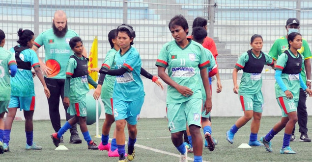 গোল, গোল, গোল, গোল হাড্ডহাড্ডি লড়াইয়ে মালয়েশিয়া বনাম বাংলাদেশের মধ্যকার প্রথমার্ধের খেলা