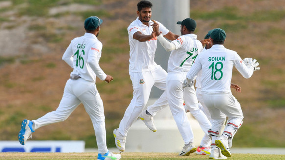 হঠাৎ খালেদের বোলিং তান্ডবে এলোমেলো ওয়েস্ট ইন্ডিজ, দেখেনিন সর্বশেষ স্কোর